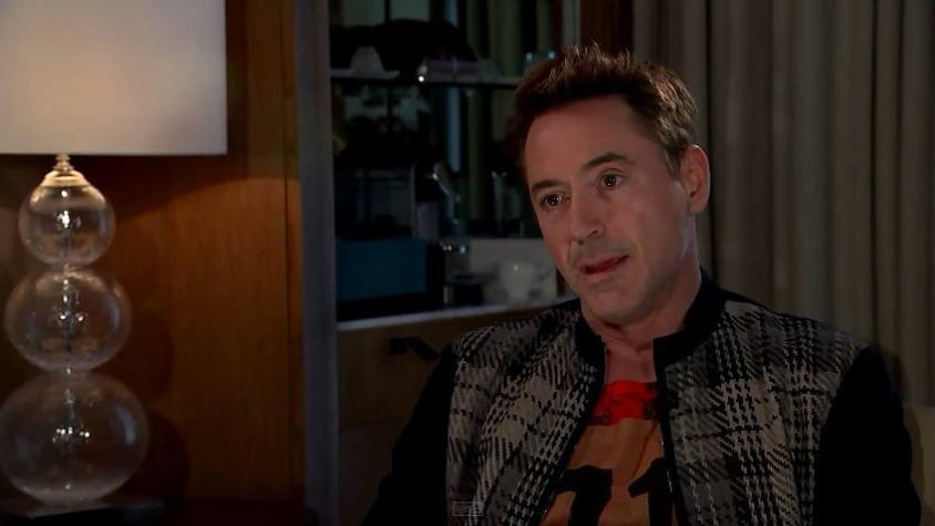 [VIDEO] Robert Downey Jr. se molesta en plena entrevista televisiva