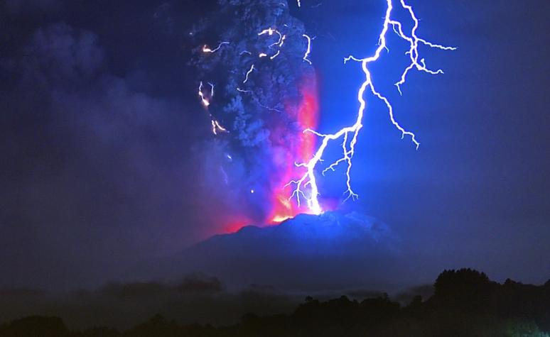 ¿Por qué caen rayos en las erupciones volcánicas?