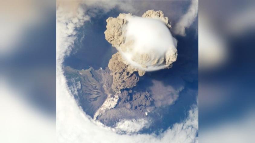 [VIDEO] Así es como se ve la pluma de un volcán desde el espacio
