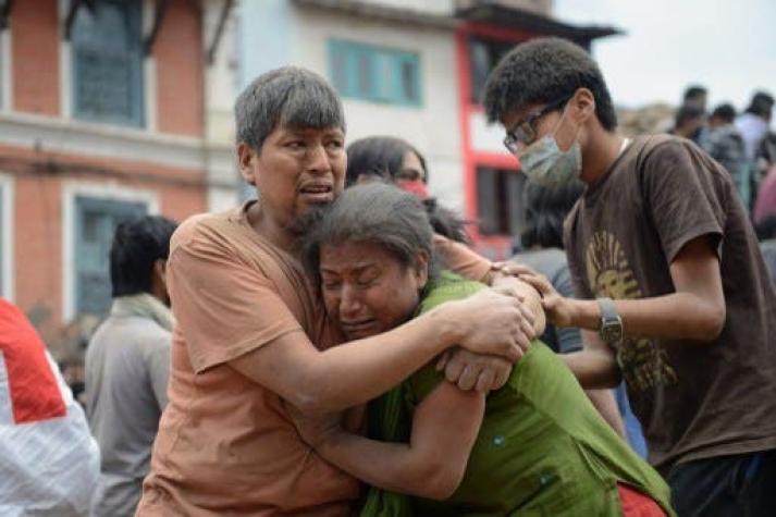 Balance de terremoto en Nepal se agrava: 4.310 muertos y casi 8.000 heridos