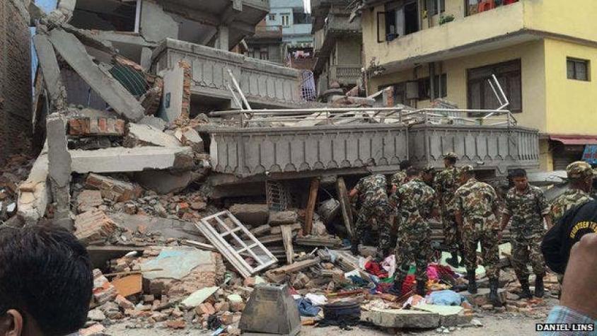Equipos de ayuda de EE.UU. parten hacia Nepal
