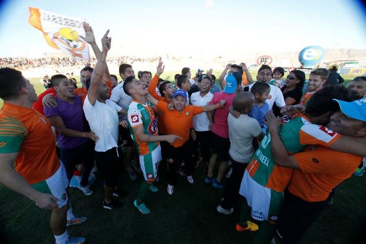 Futbolistas chilenos felicitan a Cobresal por su primer título