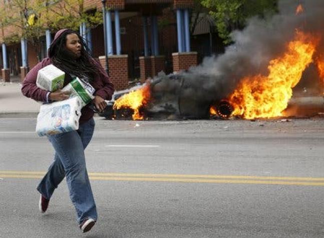 [FOTOS Y VIDEOS] Las imágenes más impactantes de los enfrentamientos en Baltimore