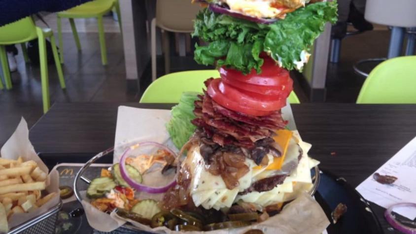 [VIDEO] ¿Cuánto eres capaz de comer? La monstruosa hamburguesa “creada a tu gusto”