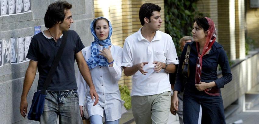 Clausuran revista en Irán por “promover” las relaciones fuera del matrimonio