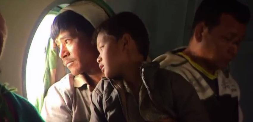 [VIDEO] Vuelo de rescate hacia el epicentro del terremoto en Nepal