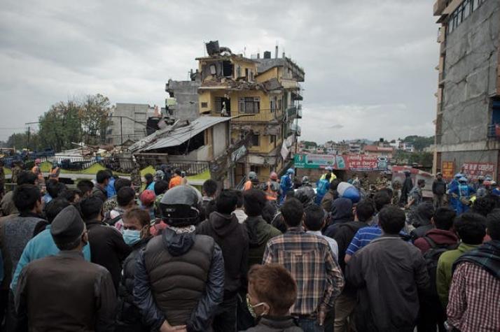 Gobierno de Nepal estima que la cifra de víctimas tras terremoto podría alcanzar los 10.000 muertos