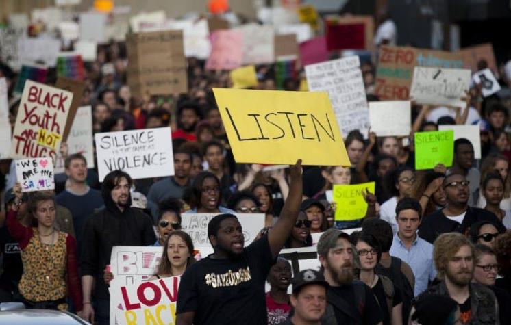 Miles de personas marcharon por las ciudades de Estados Unidos en apoyo a Baltimore