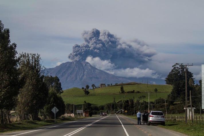 Peñailillo por erupción del Calbuco: "Lo complejo es que las cenizas van en una dirección distinta"