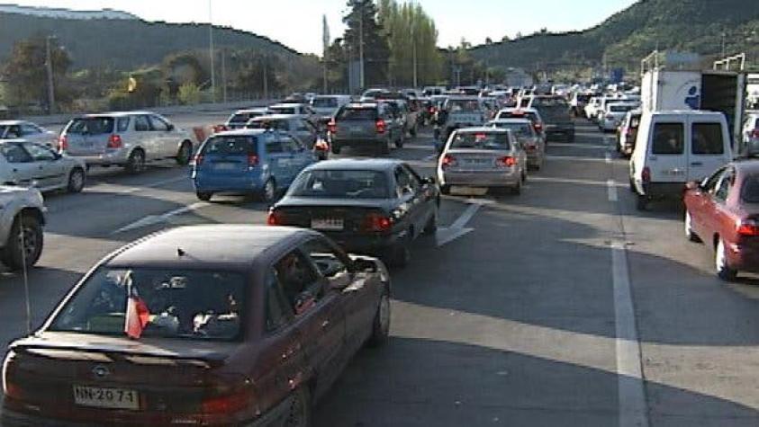 Se espera que 298 mil vehículos salgan de Santiago este fin de semana largo