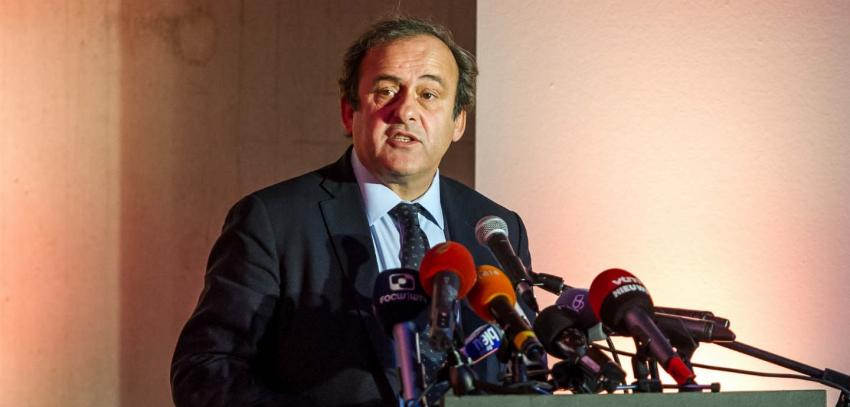 Michel Platini pide a Blatter que renuncie a presidencia de la FIFA