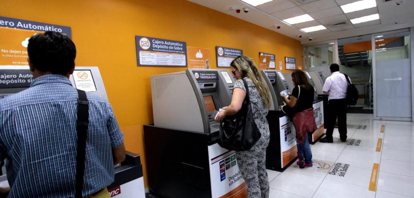 Tres instituciones bancarias funcionarán el sábado ante problemas en cajeros automáticos