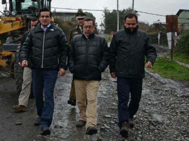 Peñailillo advierte en Cochamó que "las lluvias van a afectar al cauce de los ríos"