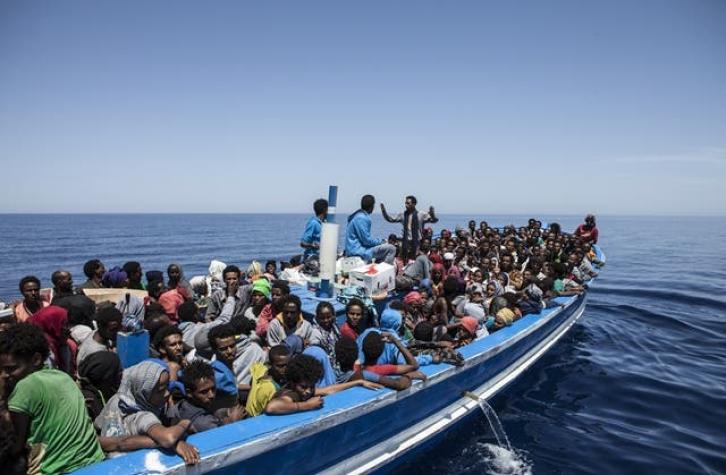 Unión Europea aumenta presión para detener el contrabando de inmigrantes