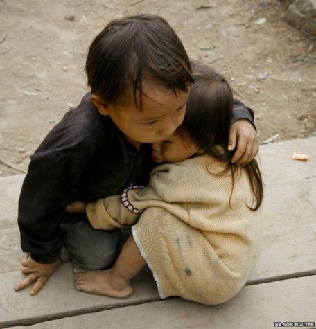 La verdadera historia detrás de la foto que conmovió al mundo tras el terremoto en Nepal