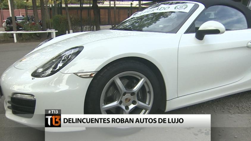 Roban autos de lujo avaluados en $130 millones desde casa en Lo Barnechea