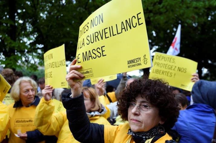 Parlamento francés aprueba controvertidas leyes de vigilancia