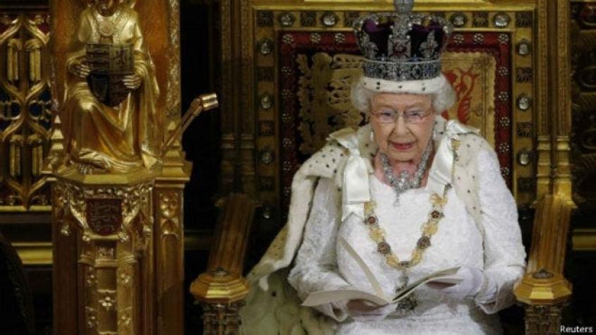 Por qué la reina no vota y otras rarezas del poder monárquico británico