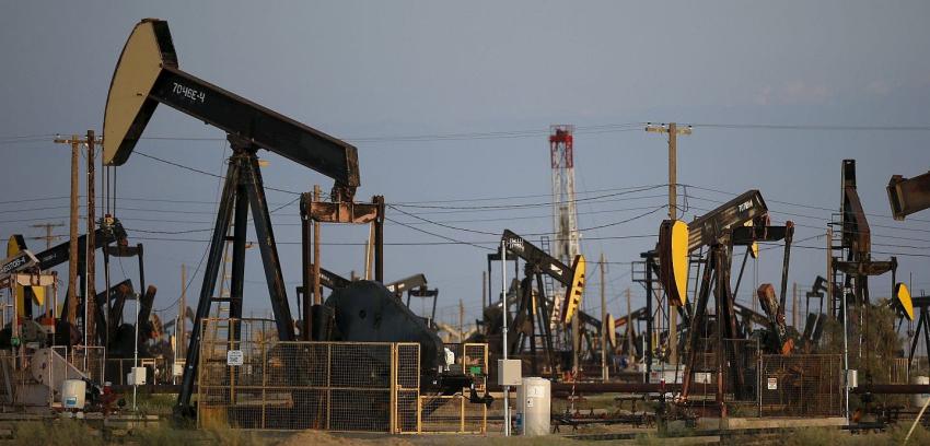 Petróleo cierra con avance en EE.UU. y se mantiene sobre US$60