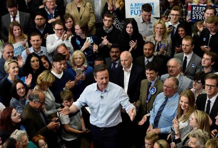 Primeros sondeos en Reino Unido le dan la victoria a los conservadores de Cameron