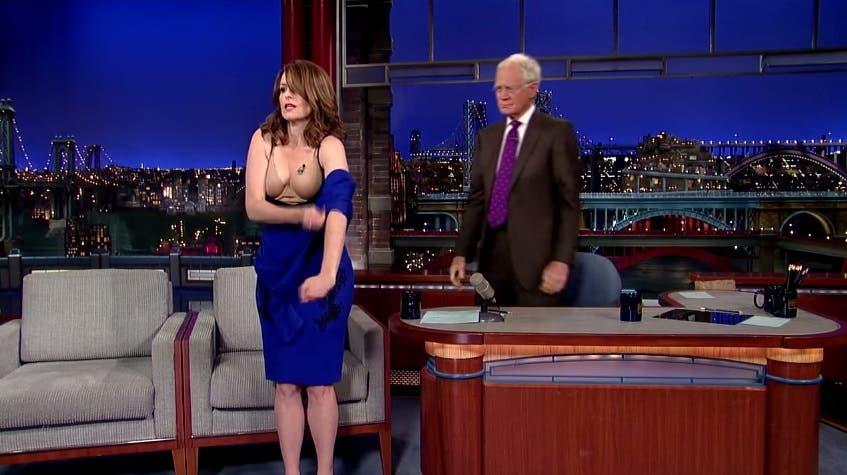 [VIDEO] Tina Fey se desnuda durante popular programa de televisión