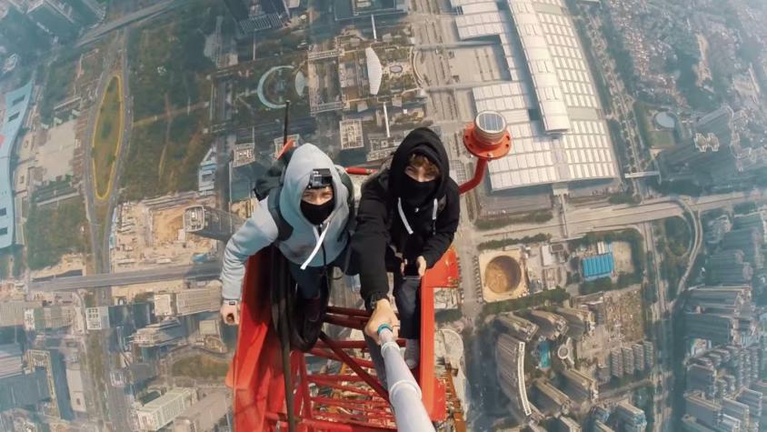 [VIDEO] Osados amigos se cuelan en segundo edificio más alto del mundo