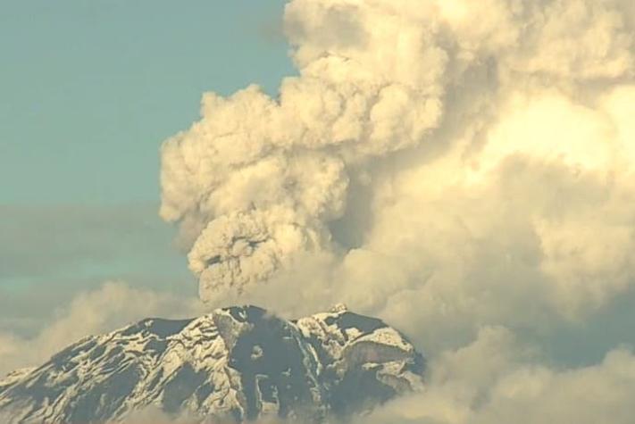 Tres volcanes en actividad mantienen preocupados a las autoridades