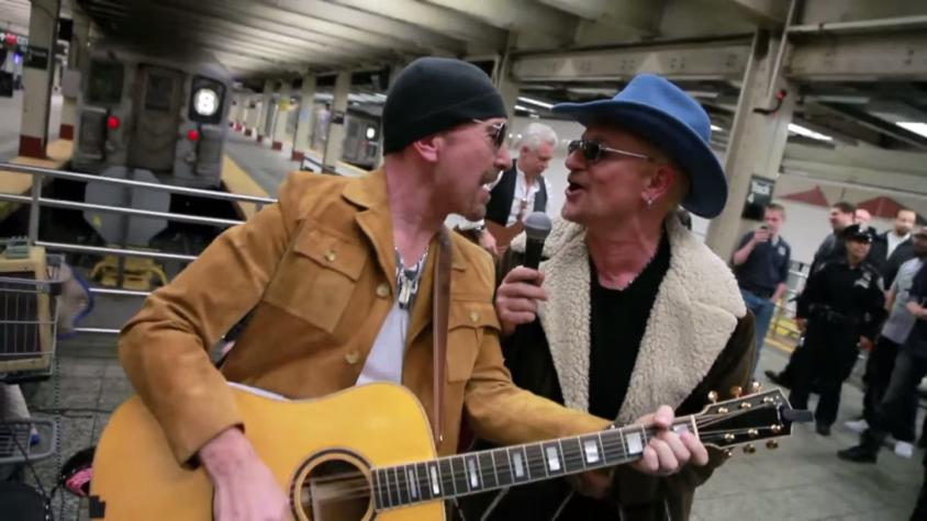 [VIDEO] Así fue la presentación de U2 como músicos callejeros en metro de Nueva York