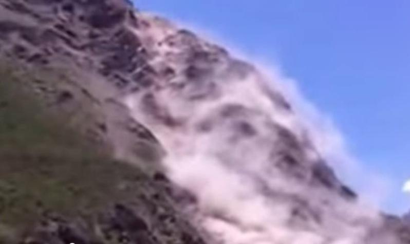 [VIDEO] Imágenes de un desprendimiento de tierra pocos minutos después del terremoto en Nepal