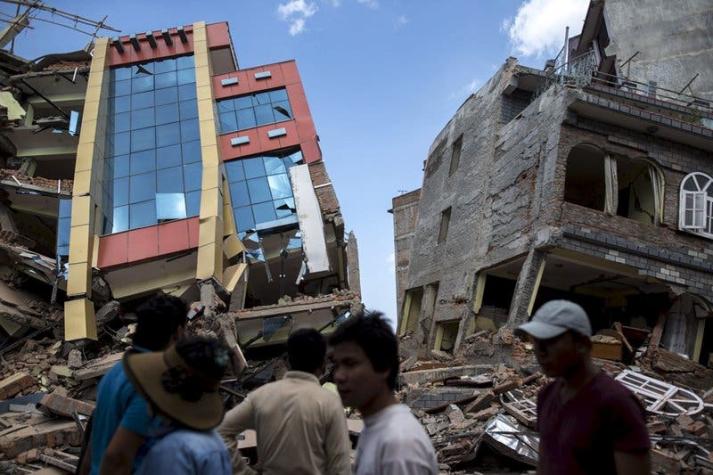 Cámara capta enorme deslave tras el terremoto en Nepal