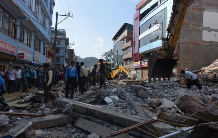 Balance de nuevo terremoto en Nepal: Casi 100 fallecidos