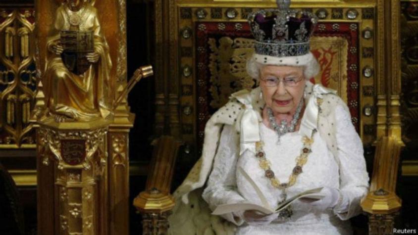 Isabel II afirma estar "encantada" de contar con una bisnieta en la familia