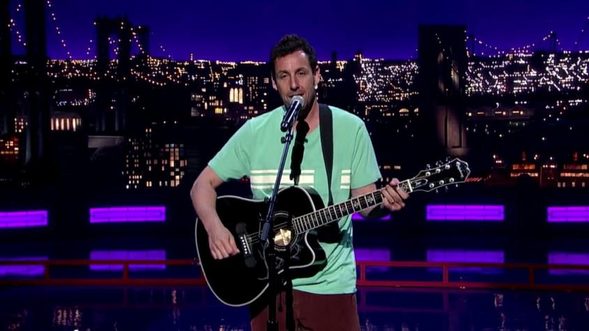 [VIDEO] Adam Sandler dedica canción de despedida de David Letterman