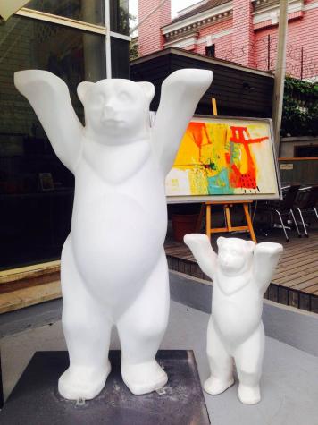 "Buddy Bears" diseñados por artistas chilenos irán a subasta benéfica