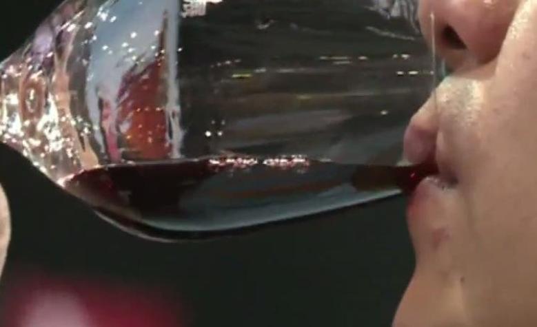 Estudio revela que disminuye el consumo de vino en nuestro país