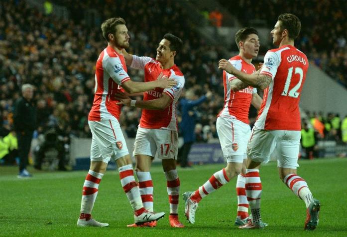 Con Alexis titular y triplete de Walcott el Arsenal golea al cierre de la Premier
