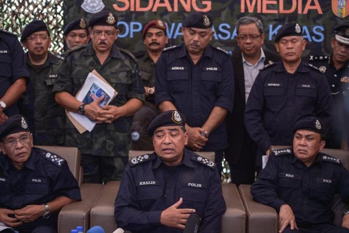 Policía de Malasia encuentra 139 supuestas fosas comunes de migrantes