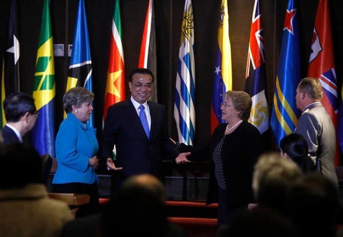 Cientista político: "China quiere mantener buenas relaciones con Chile por ser una economía estable"