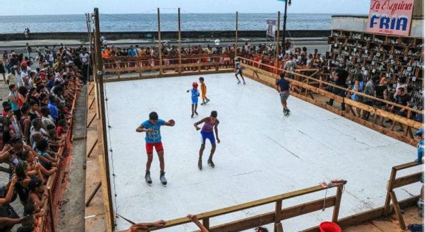 Cuba: la pista de hielo que "surgió" en pleno Malecón de La Habana