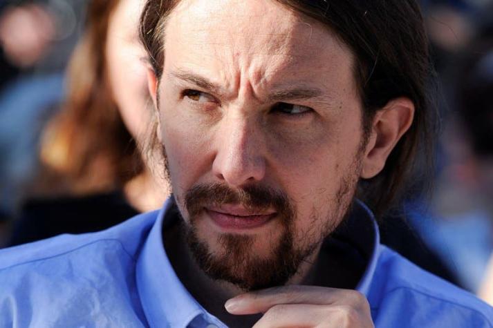 Líder del partido político español Podemos le entrega su apoyo a Rodrigo Avilés