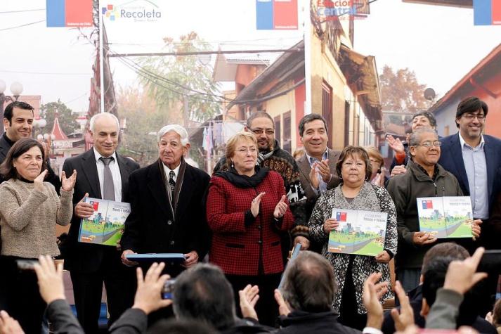 Bachelet entregó subsidios para recuperación de cités y viviendas antiguas