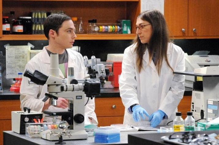 Serie "The Big Bang Theory" crea becas de estudio para universitarios