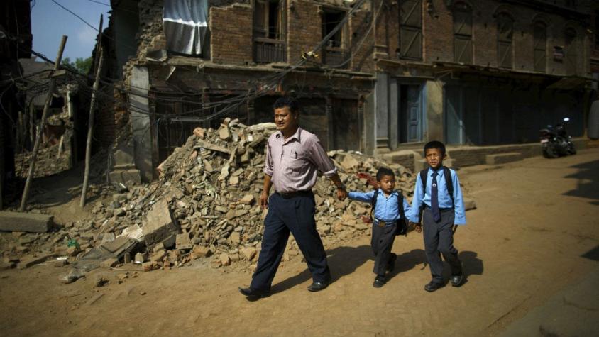 Las escuelas de Nepal vuelven a abrir tras el sismo