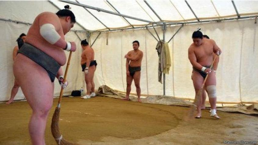 La brutal disciplina que convierte en campeón a un luchador de sumo