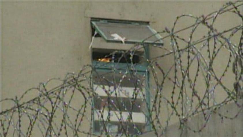 Dos muertos y 21 heridos en enfrentamientos en una prisión de Atenas