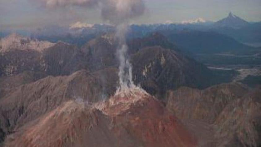 Sernageomin declara alerta amarilla en volcán Chaitén por aumento de actividad