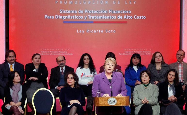 Bachelet promulga ley Ricarte Soto: "Hoy damos un paso más en garantizar la salud como un derecho"