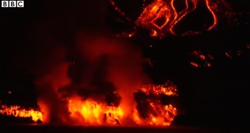 [VIDEO] El registro de la lava llegando al mar tras la erupción del volcán Wolf en las Galápagos
