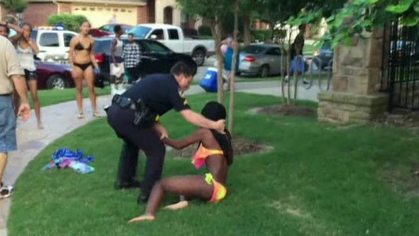 [VIDEO] Conmoción en EE.UU. por policía usando fuerza excesiva contra jóvenes negros