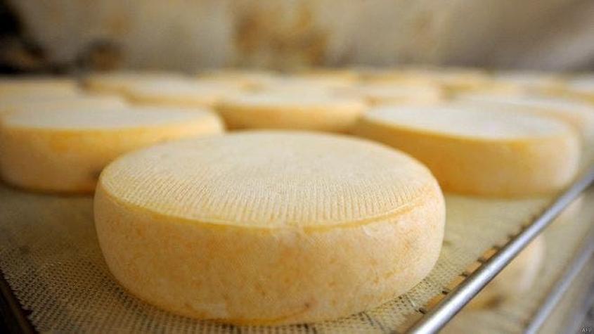 La francesa que estafó a miles de chilenos con "queso mágico"